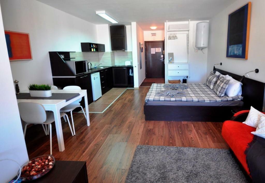 בנסקו Apartman U Kompleksu Royal Towers מראה חיצוני תמונה